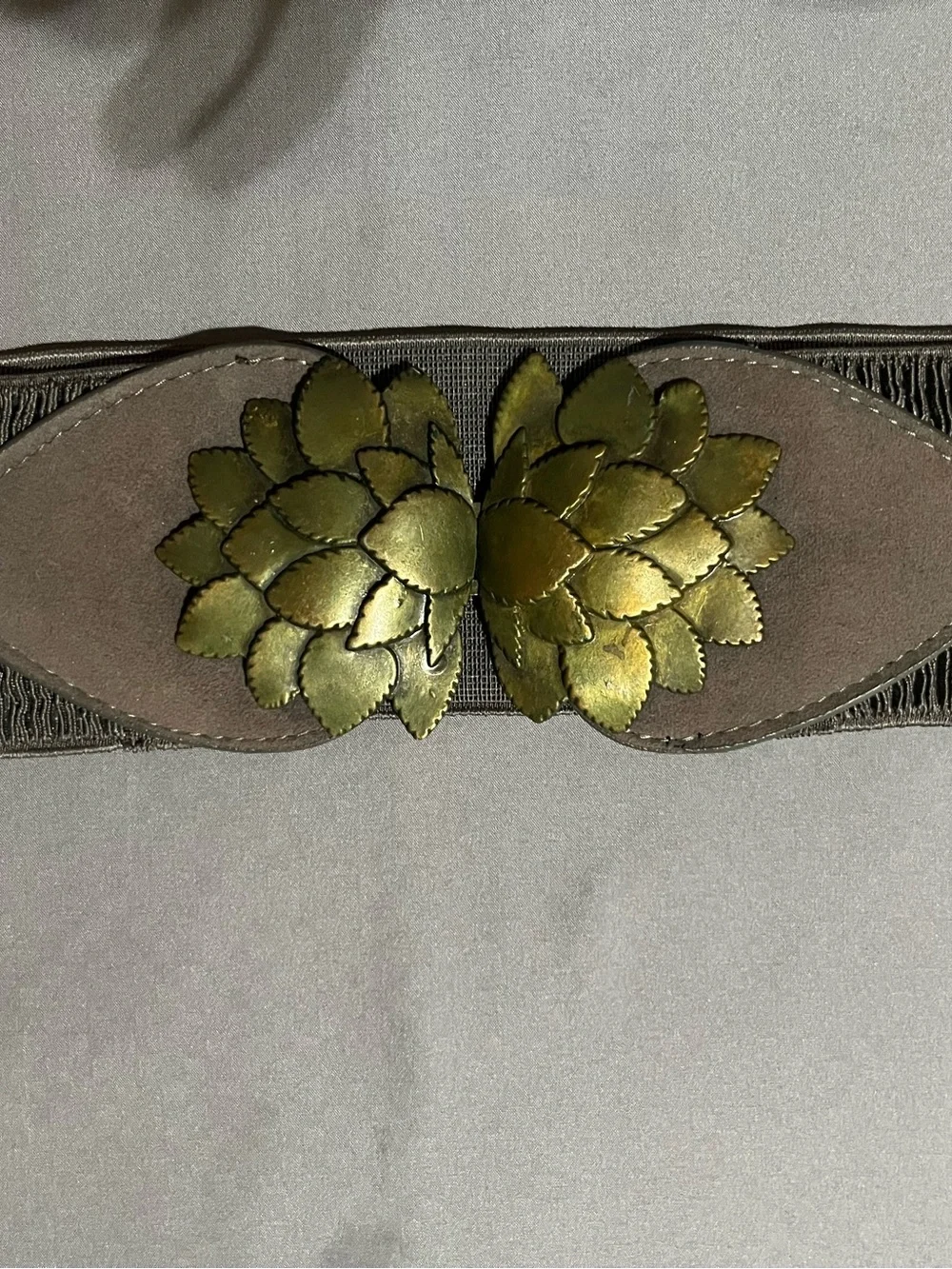 Elastic Women's Waist Belt with Green Leaf Accent. XS.